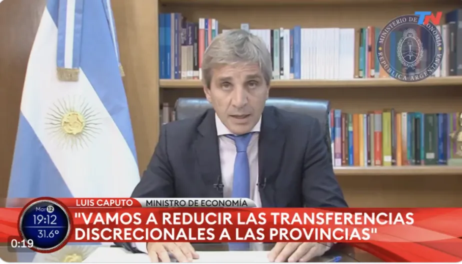Argentina. Motosierra Milei actúa: reducción a la mitad de ministerios y secretarías, recorte de transferencias a las provincias, menos licitación de obra pública, menos subvenciones a la energía o al transporte público...