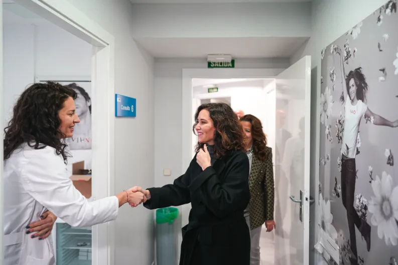 Las feministas clásicas piden a Ayuso crear unidades de atención para trans que se arrepienten