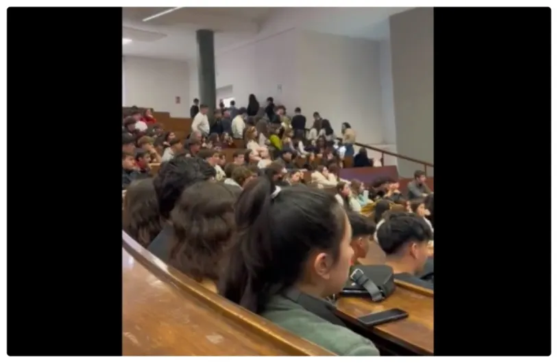 Educación. No aguantan el 'woke'. Un grupo de estudiantes se levanta y se va, durante una charla de orientación, cuando el profesor empieza a hablar de lenguaje inclusivo, política y "machismo"