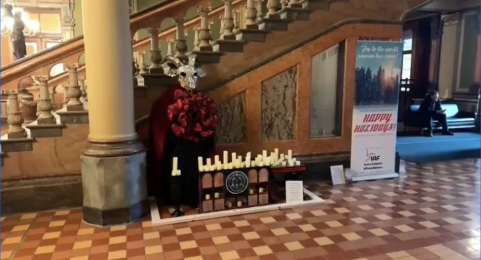 Los demócratas de Biden respaldan la colocación de un altar a Satanás en el Capitolio de Iowa: la Constitución defiende la "libertad religiosa"