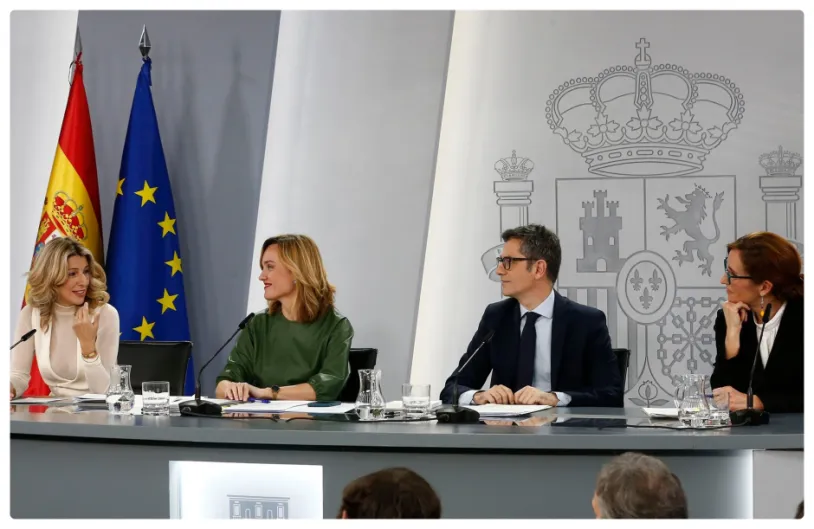 Consejo de Ministros. Yolanda Díaz presume de subir el subsidio por desempleo. Ya saben: para qué trabajar si cobro lo mismo en el paro