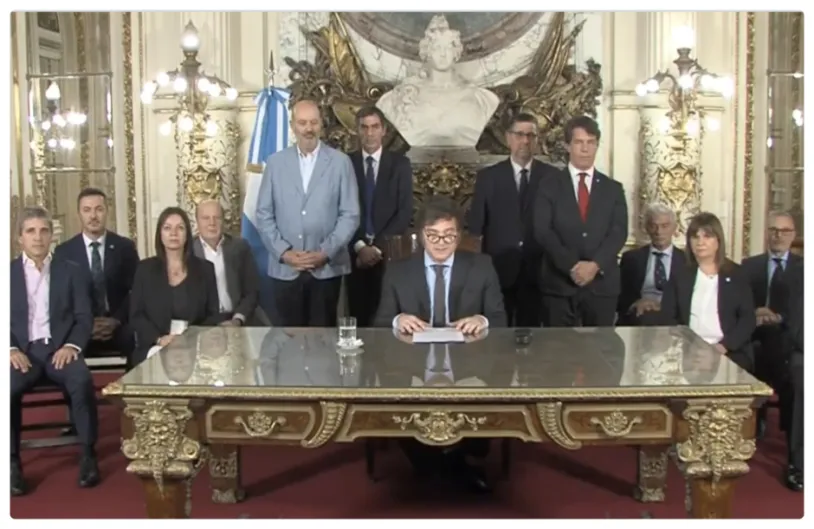 Argentina. Milei, a lo suyo: nuevo decreto de 300 medidas para “devolverle la libertad y la autonomía a los individuos, sacándoles el Estado de encima”