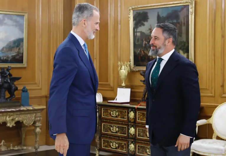 Abascal refunda Vox: esperemos que lo haga hacia el cristianismo y no hacia el falangismo