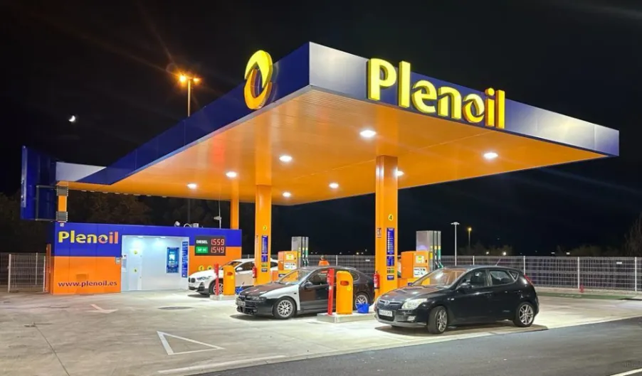 Gasolineras ‘low cost’ en auge. Los fondos Portobello y Tensile se hacen con el control de Plenoil, sólo dos meses después de la operación Cepsa-Ballenoil