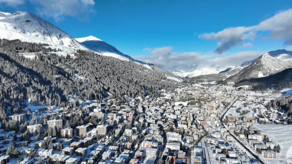 Davos, capital mundial de la censura... del Nuevo Orden Mundial. En paralelo, la ONU habla del imperio de la impunidad: ¡cuidado con lo que dices!