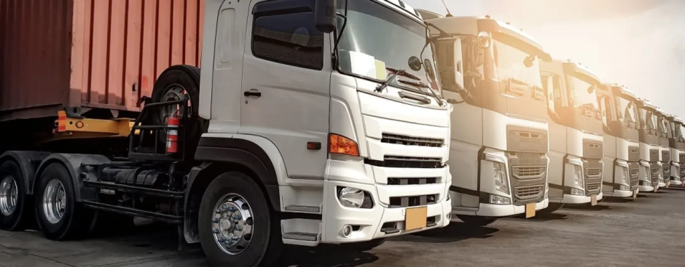 Lo verde es caro. Europa asfixia a camioneros y consumidores con la electrificación del transporte pesado por carretera