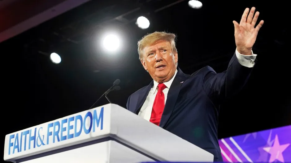 Trump arrasa en los caucus de Iowa pero...