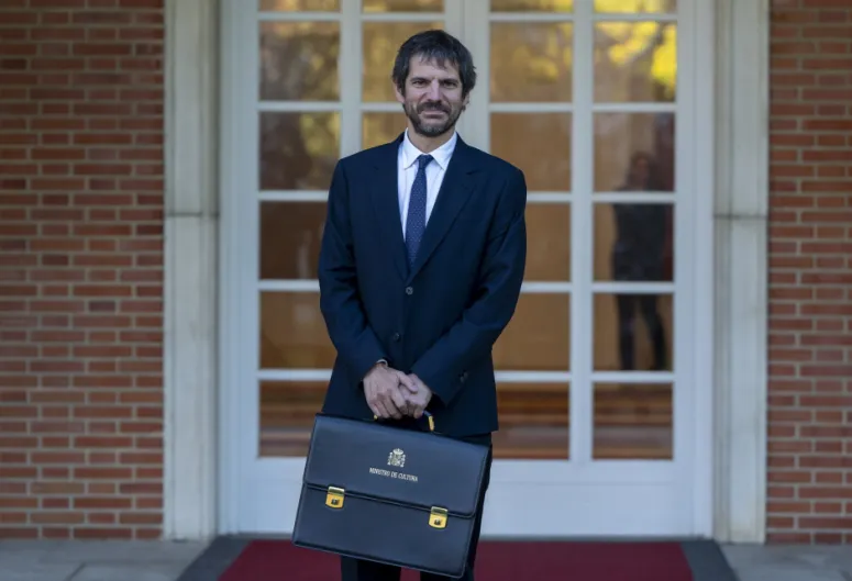 Podemos echarnos a temblar: el ministro Urtasun anuncia un "proceso de revisión" de los museos para superar el "marco colonial" y acabar con la "censura"