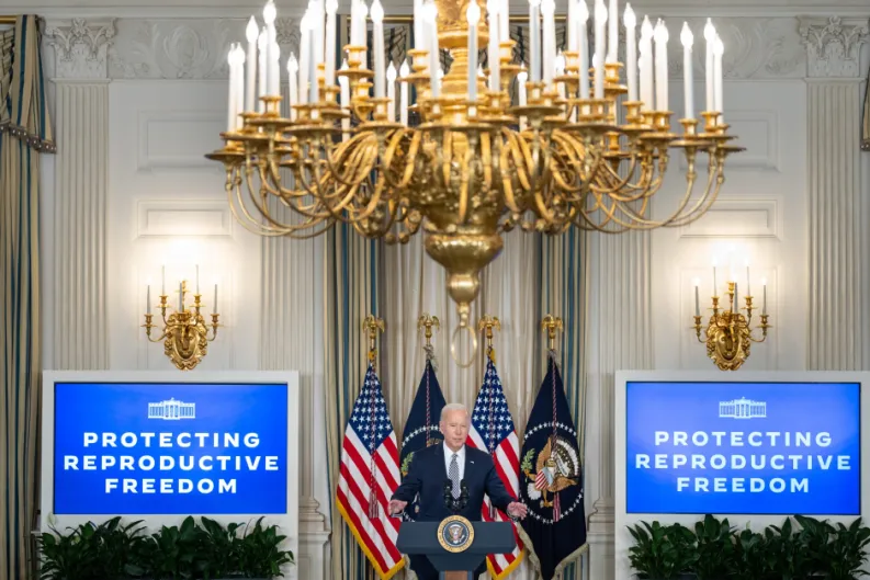 EEUU. Biden no dice ni una palabra de su victoria en New Hampshire: estaba ocupado hablando de la de Trump y fomentando el aborto
