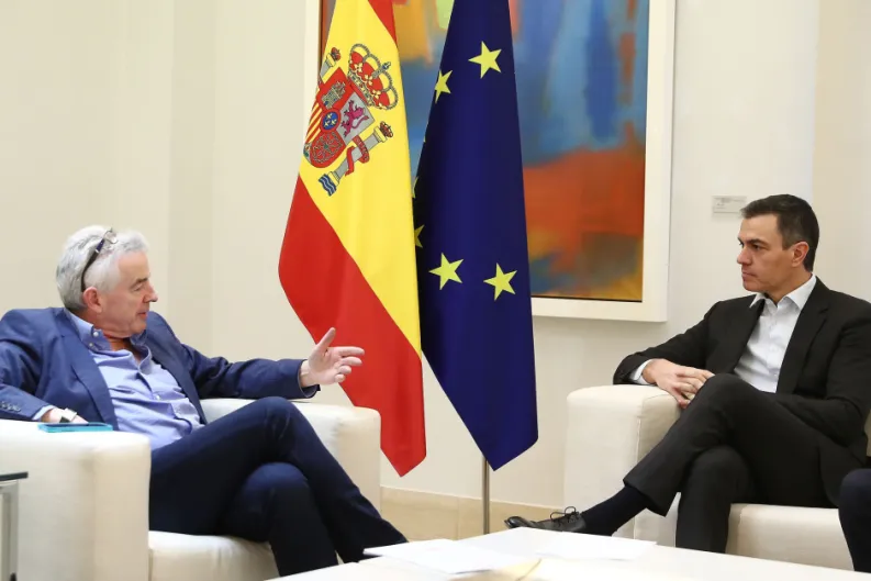 Sánchez, el gafe: días después de la reunión con O’Leary, Ryanair reduce previsiones y podría llevarse inversiones fuera de España