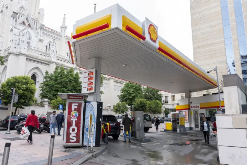 Shell premia a inversores y accionistas con recompra de acciones y más dividendo, pese a menos ingresos y beneficio
