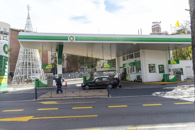BP recibe premio bursátil, tras más dividendo y recompras de acciones: deja atrás el golpe de salir de Rusia, pero nota el crudo barato