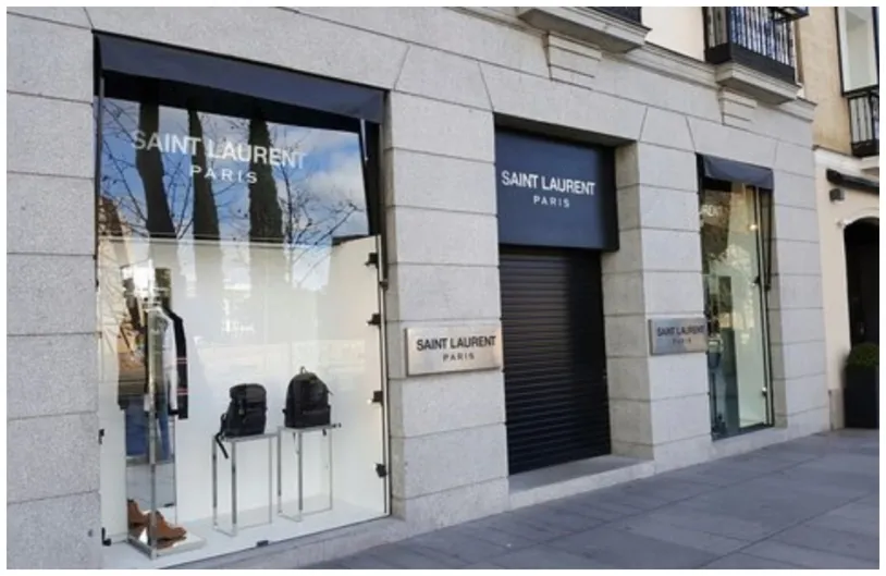 El lujo tropieza en 2023. Kering (Ives Saint Laurent, Bottega Veneta, Balenciaga) vende un 4% menos y reduce su beneficio un 17%