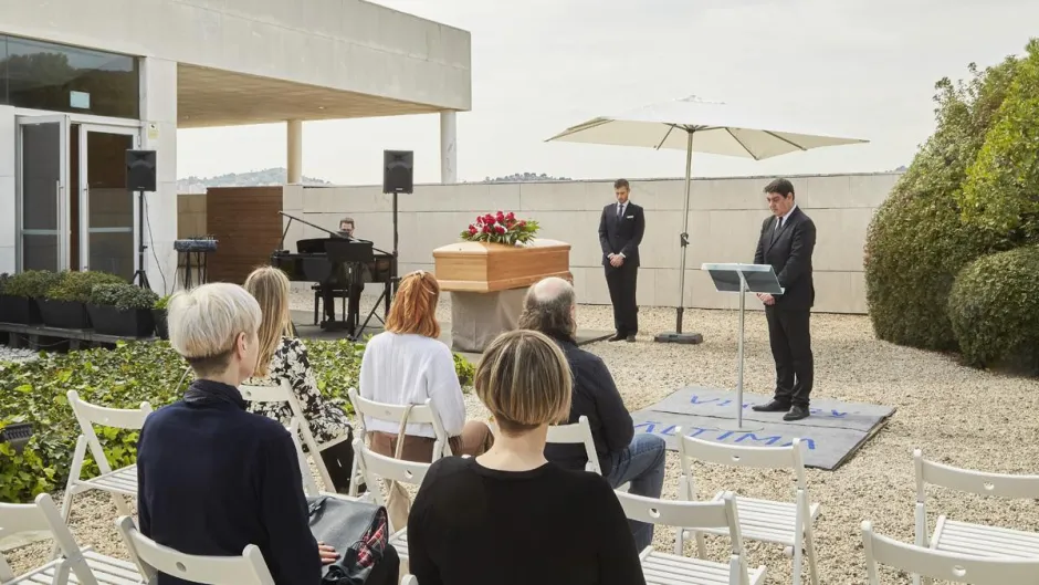 Se muere como se vive. La horterada de los funerales civiles