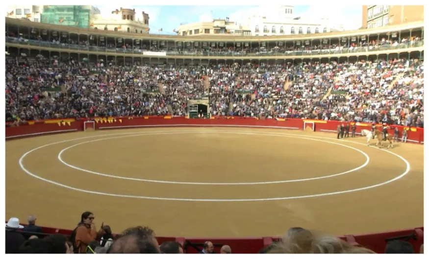 El ministro Urtasun se apoya en los majaderos de AnimaNaturalis para acabar con los toros