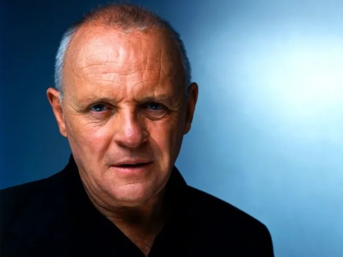 Anthony Hopkins reflexiona sobre su etapa de alcohólico: "Nadie puede imaginarse lo absolutamente solo que me sentía yo"