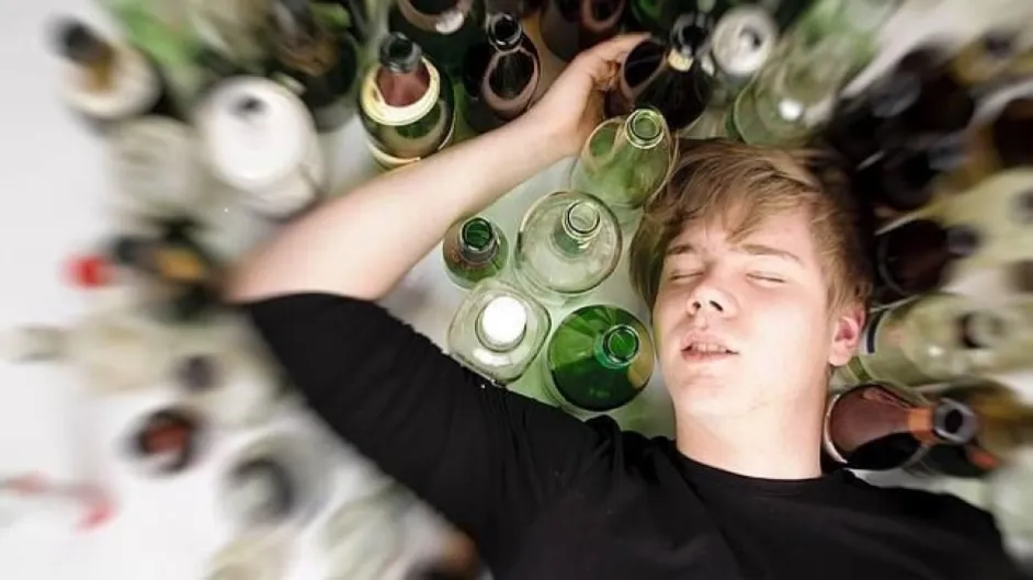 ¿Te gusta beber alcohol? Piénsalo un poco si conduces, cada año mueren 2.000 adolescentes