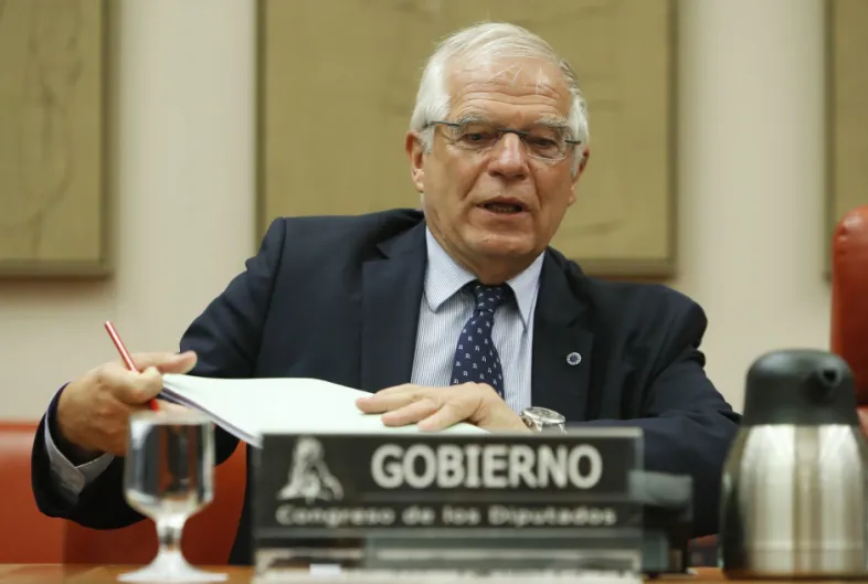 El Gobierno Sánchez hace aguas. Ministro tocado, no hundido. La CNMV sancionó a José Borrell por lucrarse con información privilegiada en Abengoa