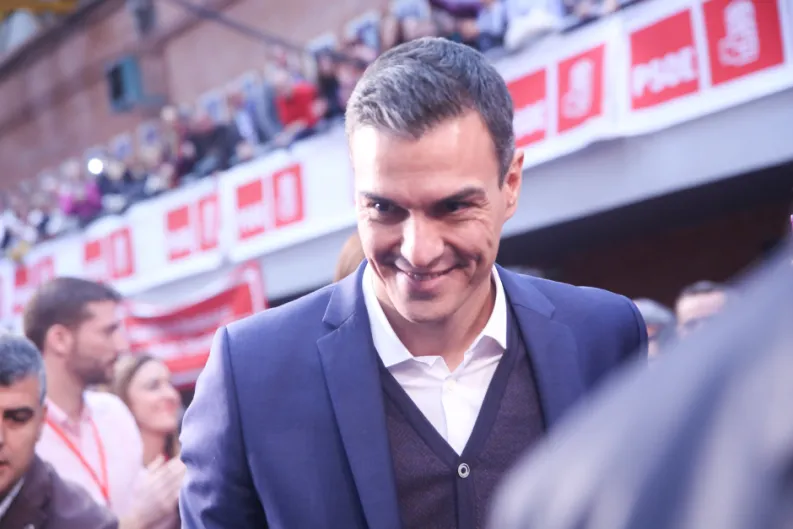 ¿Puede gobernar Sánchez por decreto? Poder sí que puede, pero cada día convence a menos