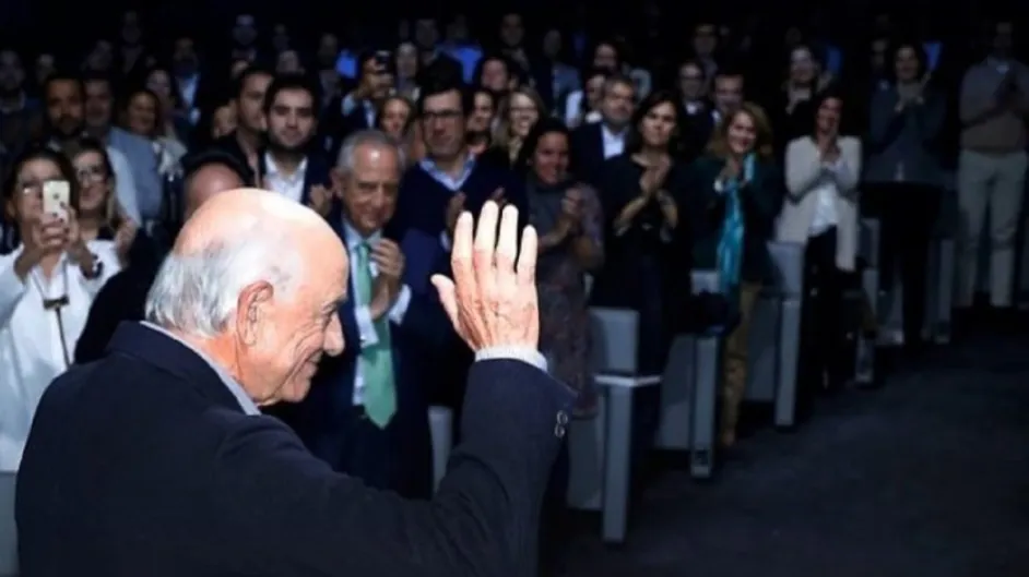 Francisco González se va satisfecho: ha transformado el BBVA en una compañía de servicios digitales. ¡Pues vaya!