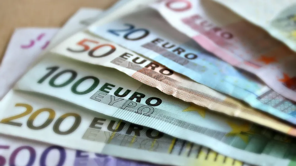 No se engañen, vamos hacia una subida de impuestos permanente: la deuda pública no para de crecer