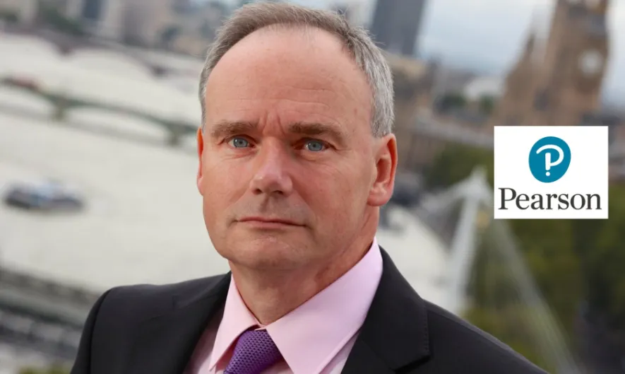 Pearson, como pollo sin cabeza: vende todo lo que puede para centrarse en la digitalización