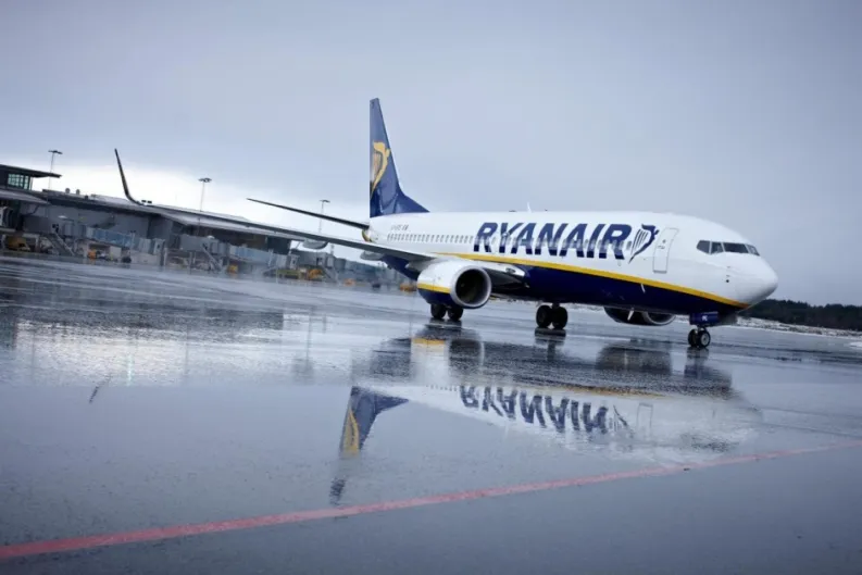 Ryanair se pasa de listilla en el abuso al cliente: en Italia no cuela el recargo por equipaje de mano
