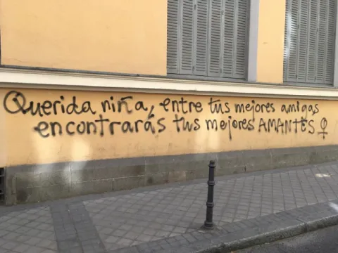 Cenicienta, Caperucita, Blancanieves: príncipes que dan besos sin permiso: eso es acoso