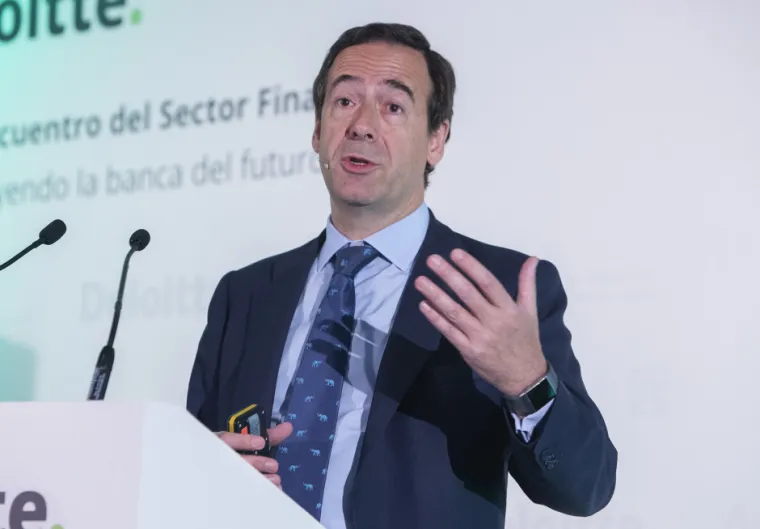 Gortázar (Caixabank) no aclara si el Banco de España le ha pedido comerse Liberbank