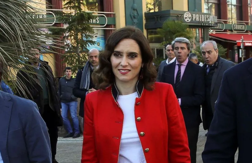 Sin olvidarse de Vox, pero muy progresista: Isabel Díaz Ayuso aboga por la "educación en libertad" y por la lucha pro-LGTBI