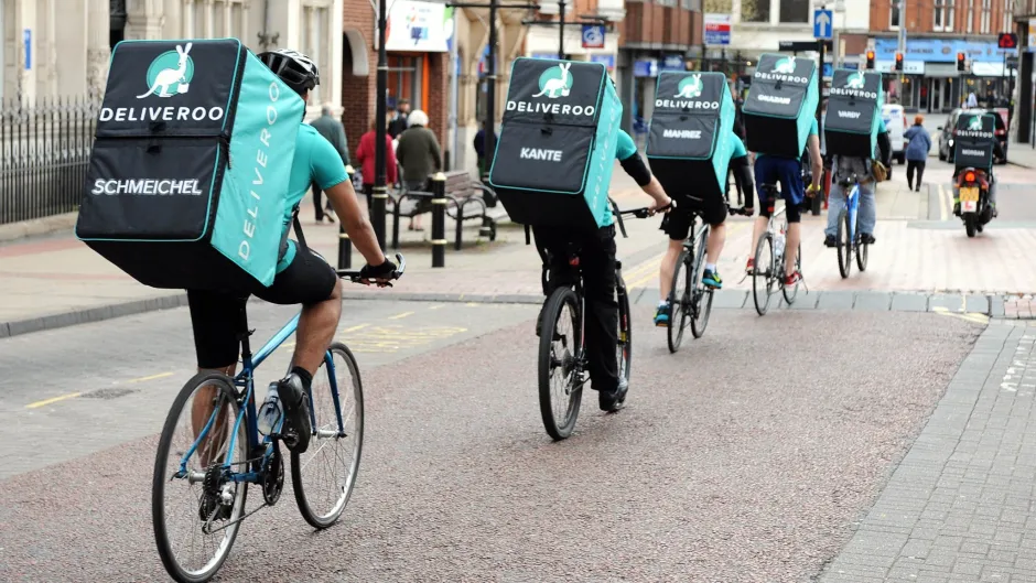 Crecimiento imparable de los denominados ‘delivery’, con sus ‘riders’ considerados por la justicia como asalariados y no autónomos