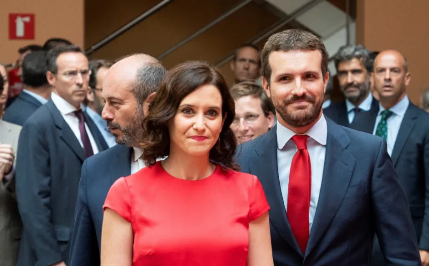 Comienza la legislatura de Ayuso en Madrid con un punto clave sobre la mesa: la libertad de los padres para rechazar el adoctrinamiento LGTB