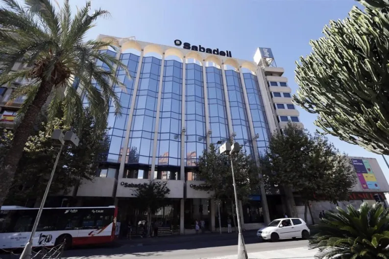 Resultados Sabadell: desplome en bolsa (-11%), el día en que Reino Unido sale de la UE, con un negocio que ahora sólo crece vía comisiones