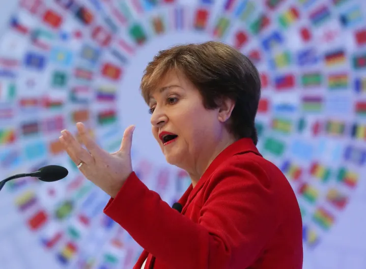 Y Kristalina Georgieva le dice a Pedro Sánchez: “habrá parálisis económica (en España) si se sigue extorsionando a las empresas”