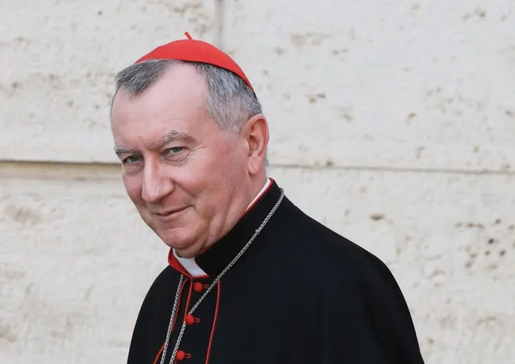 El cardenal Parolin anuncia que la Santa Sede renovará el acuerdo con China; el cardenal Zen acusó a Parolin de manipular al Papa