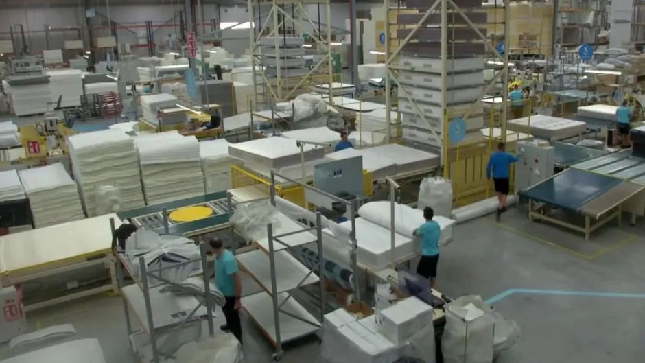 La industria no levanta cabeza: cae un 2% en noviembre en tasa anual y lleva once meses a la baja