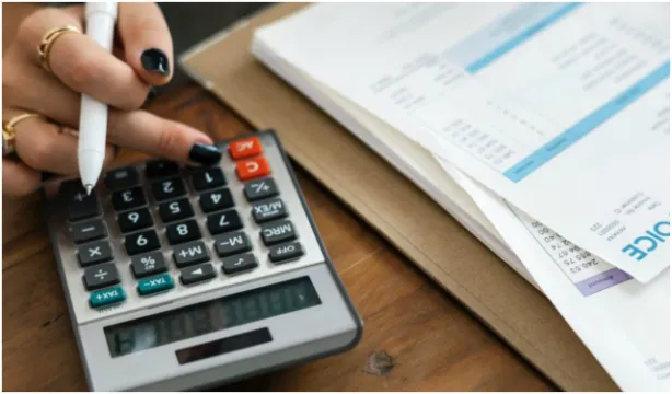 De mal en peor. No remonta: la facturación de las empresas cayó un 9,1% en febrero y lleva doce meses a la baja