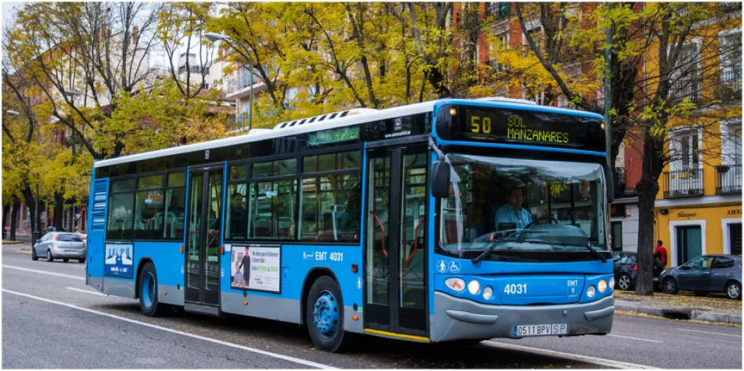 El Covid-19 sigue pasando factura al transporte: en los dos primeros meses de 2021, el número de viajeros se redujo casi a la mitad (−49,3%) respecto al mismo periodo del año pasado