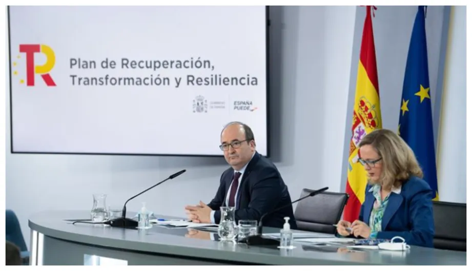 El desastre Calviño: niega el salario maternal pero mantiene el ingreso mínimo vital