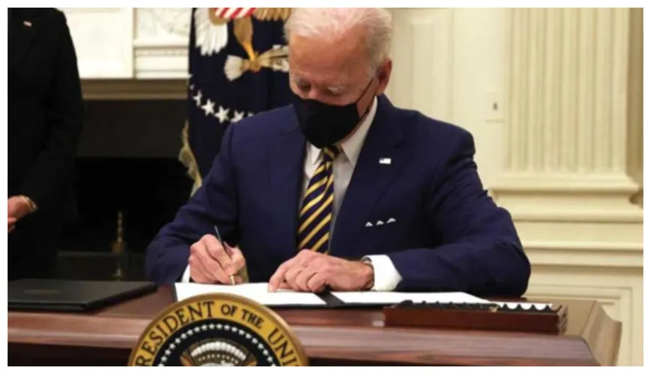 Biden quiere cambiar la palabra ‘madre’ por ‘persona que da a luz’. ¿Qué pensaría la madre del presidente de EEUU?