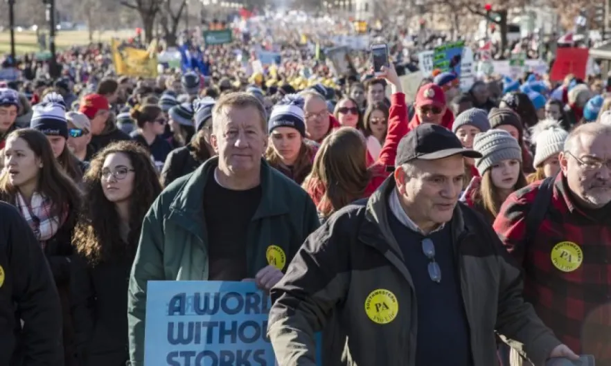 Novedad. Marcha provida de varones en Washington: “No es sólo un embrión. Es tu hijo o hija, y si eres hombre, defiendes y apoyas a tu hijo o hija”