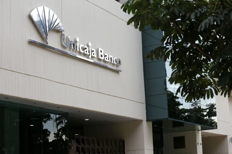 Resultados Unicaja. La fusión con Liberbank deja un sabor agridulce: aumenta el beneficio, pero caen los márgenes, esto es, el negocio