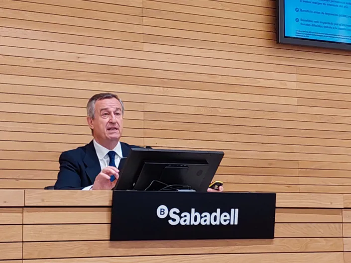 Sabadell. González-Bueno vende optimismo: el banco supera en marzo el objetivo de rentabilidad para 2023 (6,5%)... pero sigue lejos de la de 2019 (8,9%)