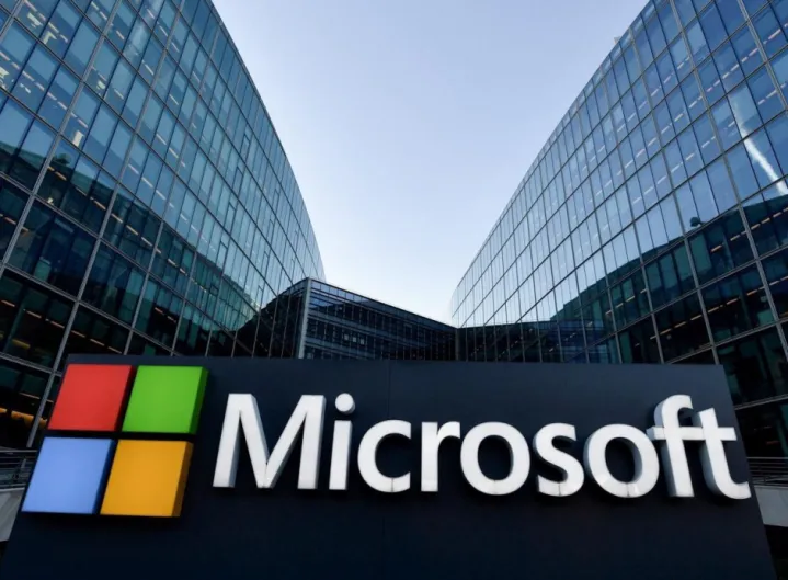 Microsoft 'se cae' de la nube en el tercer trimestre y gana 17.560 millones de dólares, un 14% menos