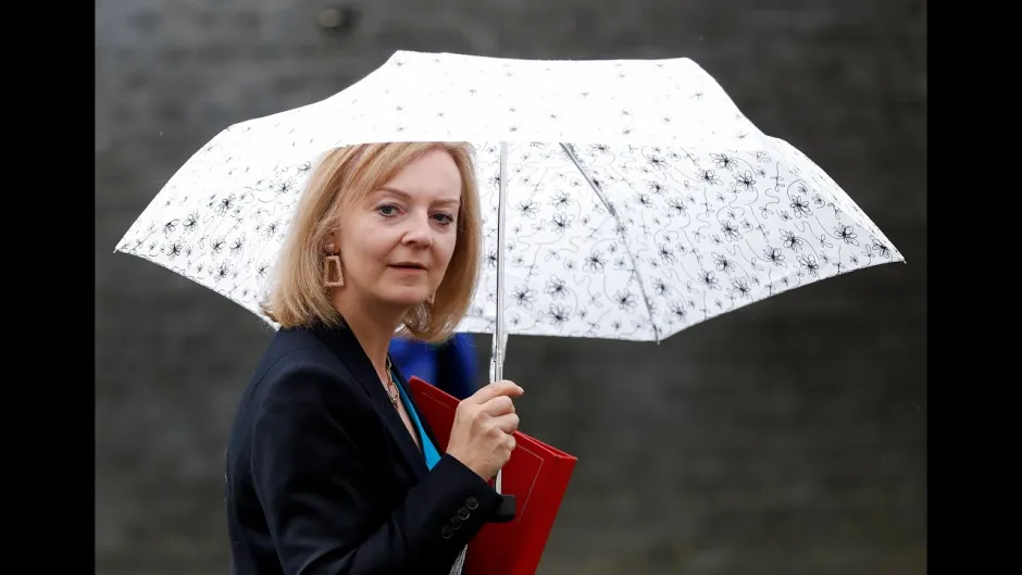 ¿Por qué las bolsas y los cambistas de monedas iban a condenar a Liz Truss por bajar impuestos?
