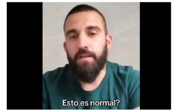 Un hombre lleva a sus hijas a una peluquería unisex... y tiene que irse porque una clienta musulmana no quiere que un varón le vea mientras le lavan el pelo
