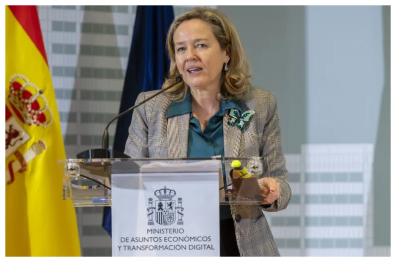 Escándalo silenciado en los medios. Calviño constituyó dos sociedades en Bélgica que, aunque supuestamente legales, le ayudarían a beneficiarse fiscalmente. Sánchez dijo en 2015 que echaría a quien actuase así…
