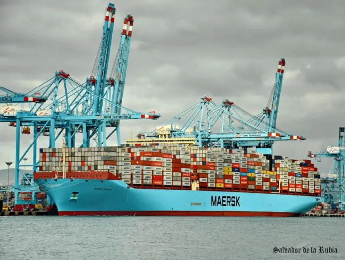 La naviera Mærsk ganó 195 millones de euros hasta marzo, un 91% menos. Los hutíes le siguen atacando en el Mar Rojo