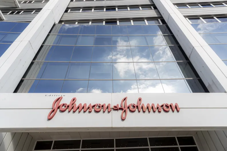 Johnson & Johnson, condenada a pagar 260 millones de dólares a una mujer que utilizó sus polvos de talco y contrajo cáncer