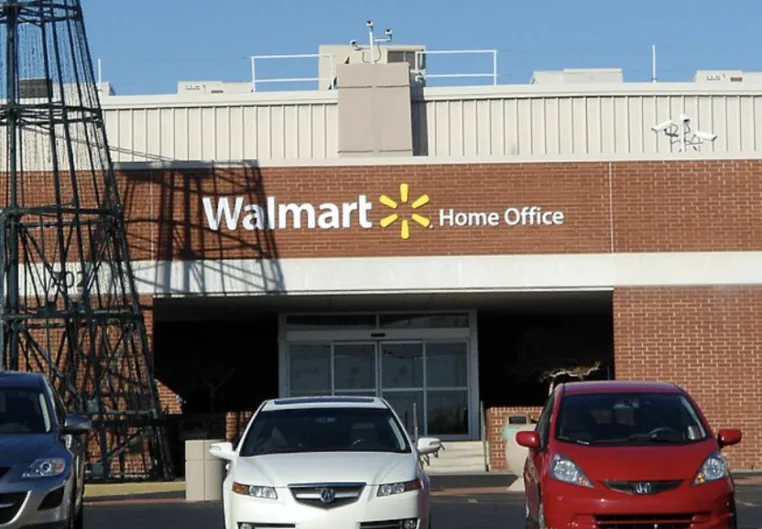 Walmart ingresó 161.508 millones de dólares, un 6% más, y triplicó su beneficio, durante su primer trimestre fiscal